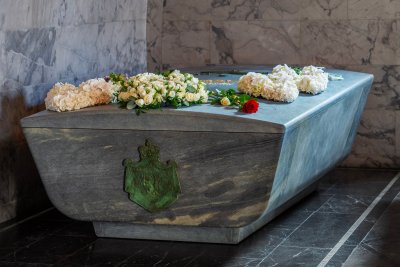 Норвежкият крал Харалд V е погребан в саркофаг, абсорбиращ въглероден диоксид