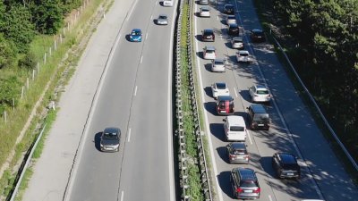 СДВР: 500 фиша и 50 акта са съставени през почивните дни, небрандирани полицейски автомобили спират агресивни водачи