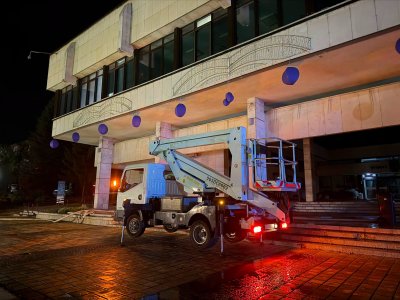 Горя покривът на сградата на Община Троян, няма пострадали