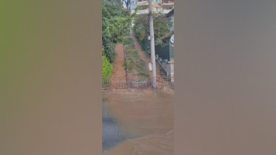 Кална вода заля улици във Велико Търново, от ВиК увериха - не е отпадна