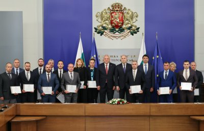 Премиерът Радев награди 15 служители на МВР за постигнати високи професионални резултати