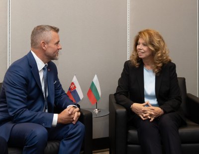 Президентът Йотова разговаря със словашкия си колега Петер Пелегрини