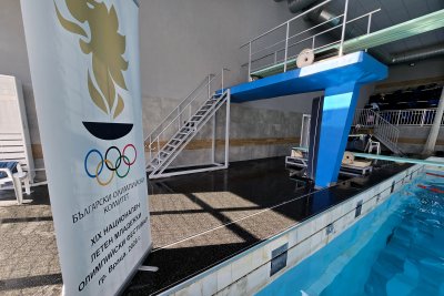 Младежкият олимпийски фестивал във Враца започна със скокове във вода и футбол