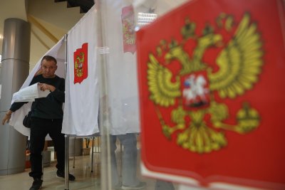 Управляващата партия "Единна Русия" запазва властта си с 57,5% от гласовете