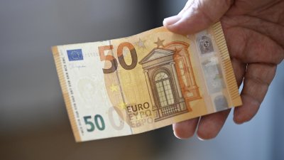Помощите заради скъпите горива: Започна изплащането на 50 евро за около 500 000 души &ndash; има ли проблеми в страната?