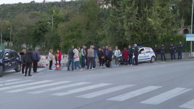 Протест заради свлачището от Варна