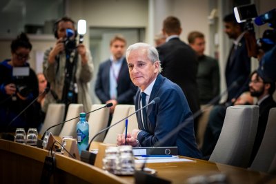 Скандал в Норвегия: Парламентът изслушва дипломати и политици за връзки с Епстийн