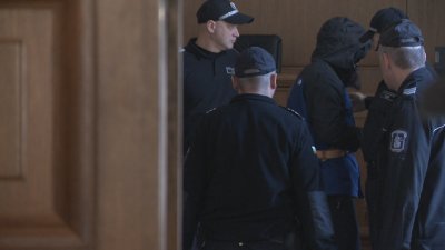 Делото срещу прокурорския син: Васил Михайлов с качулка в съдебната зала, защото бил с променена външност