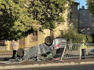 Зрелищна катастрофа на централен булевард в Пловдив тази нощ (СНИМКИ)