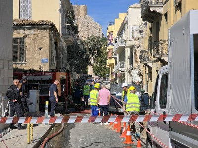 Спасителни екипи откриха още две тела в срутилата се сграда в центъра на Атина