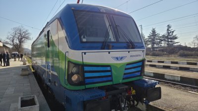 Пет влака ще превозят безплатно граждани до София за церемонията за цар Самуил