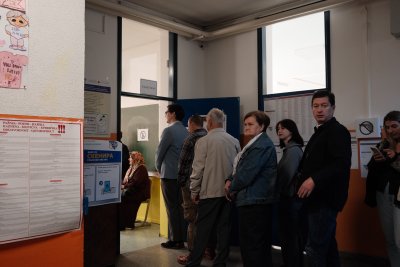 В Босна и Херцеговина избират тричленното представителство, два парламента и за лидер на Република Сръбска