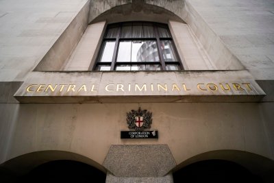 Доживотен затвор за мъж, опитал да проникне с ножове в израелското посолство в Лондон