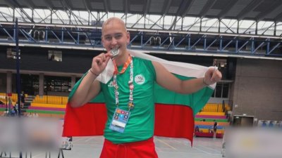 Сребърен и бронзов медал по бадминтон за трансплантирани - за пътя, борбата, вярата и победата на Асен над болестта
