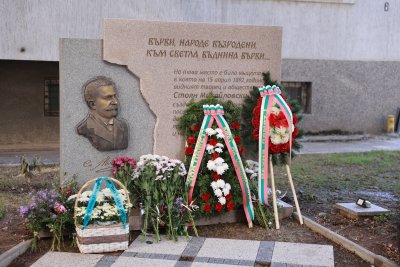 Откриха паметник на писателя Стоян Михайловски в Русе