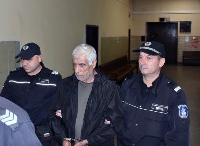 Шофьор, обвинен в опит за трафик на 57 кг марихуана през "Капитан Андреево", остава в ареста