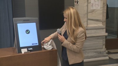 От ЦИК демонстрираха как ще се гласува с машина на вота на 25 октомври
