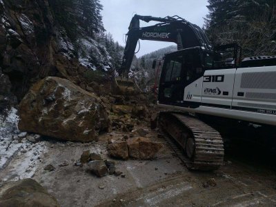 Голямото свлачище в Родопите: Какво се случва с участъка между Смолян и Пампорово?