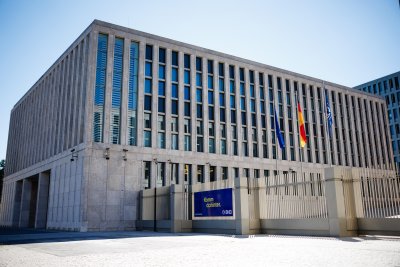 Бившият шеф на германското разузнаване Август Ханинг е задържан по подозрение в шпионаж и държавна измяна
