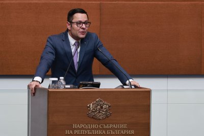 Вицепремиерът Александър Пулев: Заводът за барут ще се строи на терен край Бругас