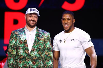 Тайсън Фюри и Антъни Джошуа ще се бият за световната титла на WBA