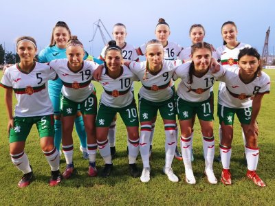 Националният отбор на България по футбол за девойки до 19 г. завърши европейските квалификации с поражение от Ирландия