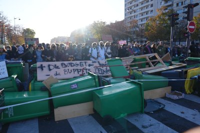 Ученическите протести във Франция: Обещание за финансиране от властите, но без конкретика