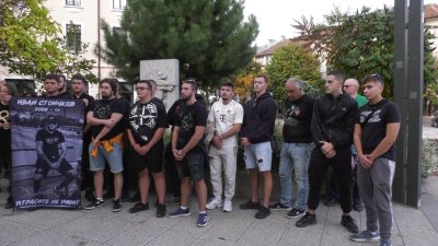 Протест във Враца заради искане за по-лека мярка на шофьора, причинил смъртта на Иван и Йоана