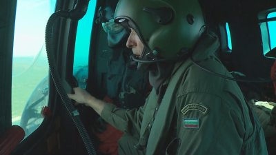 ЕКСКЛУЗИВНО: Само екип на БНТ засне акцията от борда на хеликоптер &bdquo;Кугър&ldquo;