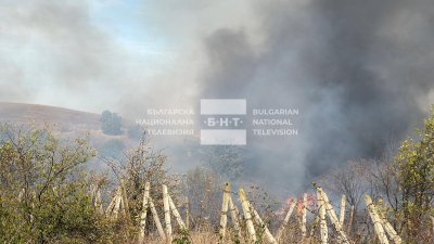 Large Fire Broke Out in Villa Area near Izvorishte