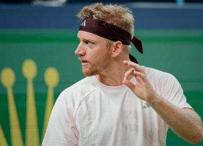 Алехандро Давидович Фокина отстрани шампиона от 2023 г. Хуберт Хуркач и се класира за четвъртфиналите в Шанхай
