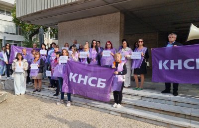 Протест на работещи в сферата на културата и съобщенията във Варна