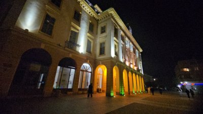Общината в Сливен беше осветена в зелено в чест на донорите и техните семейства