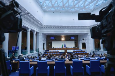 НА ЖИВО: Парламентът гласува на второ четене промени в Кодекса за застраховането