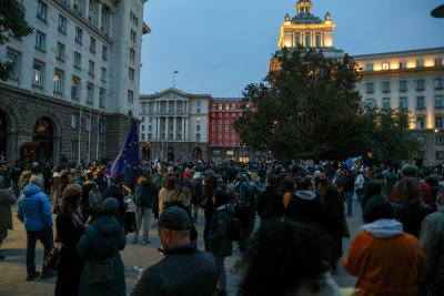 Протест в триъгълника на властта в София