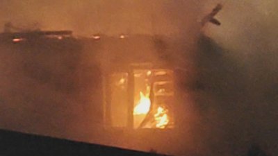 "Бързо, всичко гори!": Две семейства останаха без дом след опустошителен пожар в Пловдив