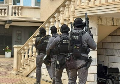 11 задържани при акция за източване на ВиК дружество чрез обществени поръчки (СНИМКИ И ВИДЕО)