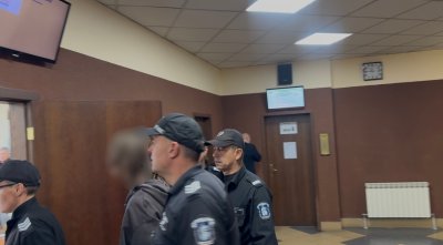 14-годишното момче, обвинено за убийството на майка си в Пловдив, остава в ареста