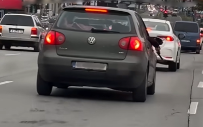 Мъж размаха пистолет играчка от автомобил (ВИДЕО)