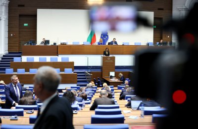 &bdquo;Демократична България&ldquo; събра необходимите подписи за свикване на извънредно заседание на парламента заради палежа на антените на &bdquo;Старлинк&ldquo;