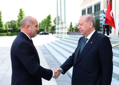 България и Турция ще засилят съвместните инициативи за гарантиране на свободното корабоплаване в Черно море