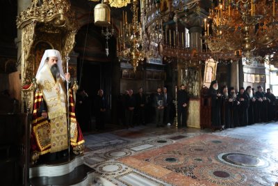 Патриарх Даниил се поклони пред чудотворната икона на Света Богородица &ndash; Вратарница в Атон