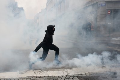 Париж след протестите се върна в обичайния си ритъм, първите българи гласуваха