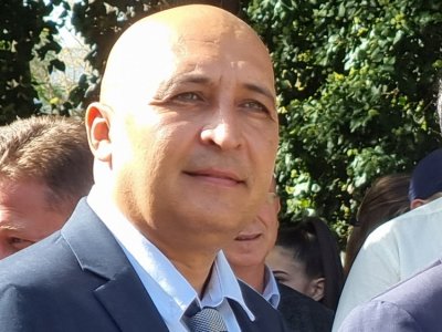 Кметът Ерол Мюмюн дава обяснения в районното управление, но не е задържан