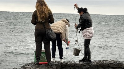 Взеха проби от морската вода край Созопол след инцидента с контейнеровоза край Калиакра