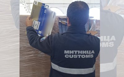 Митничари задържаха над 2,1 млн. заготовки за цигарени кутии и материали за производство на цигари край Монтана
