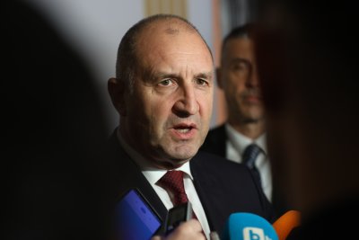 Румен Радев за нападнатия контейнеровоз: Бяхме готови да вдигнем самолети L-39, но до това не се стигна