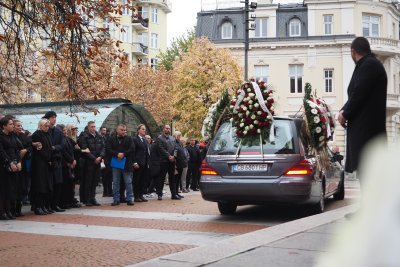 Близки и приятели се простиха със Слави Бинев