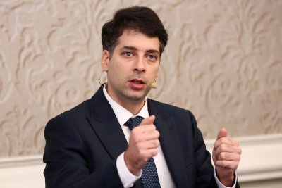 Атанас Пеканов: Няма как дефицитът да падне под 3% още през първата година
