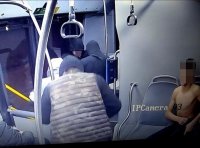 МВР разпространи снимки на побойниците, които нападнаха момче в автобус